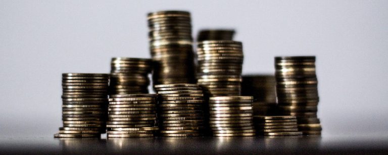 TRF4: Jovem tem direito de receber auxílio emergencial após comprovar que sua família ainda não havia sido contemplada (23/04/2021)