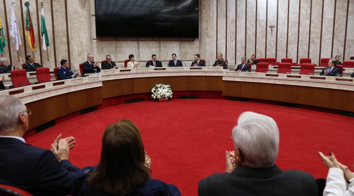 TRF4: Sessão solene do Tribunal presta homenagem póstuma ao desembargador Amaury Chaves de Athayde (24/08/2018)