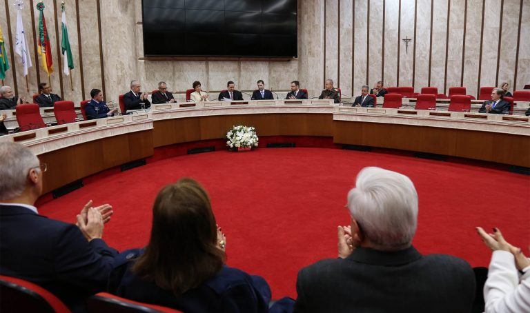 TRF4: Sessão solene do Tribunal presta homenagem póstuma ao desembargador Amaury Chaves de Athayde (24/08/2018)