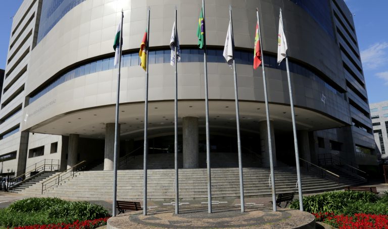 TRF4: Tribunal nega possibilidade de desaposentação para filiados de associação gaúcha de aposentados e pensionistas (08/10/2018)