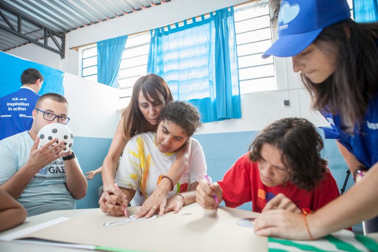 Voluntariado corporativo: o que é ser voluntário