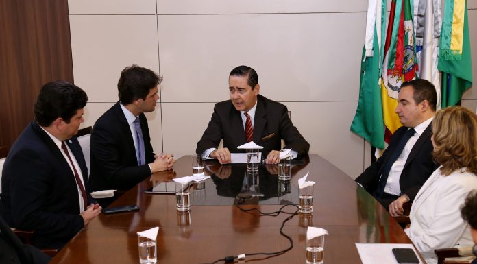 TRF4: Tribunal assina parceria com INSS para implantação do SEI (03/04/2019)