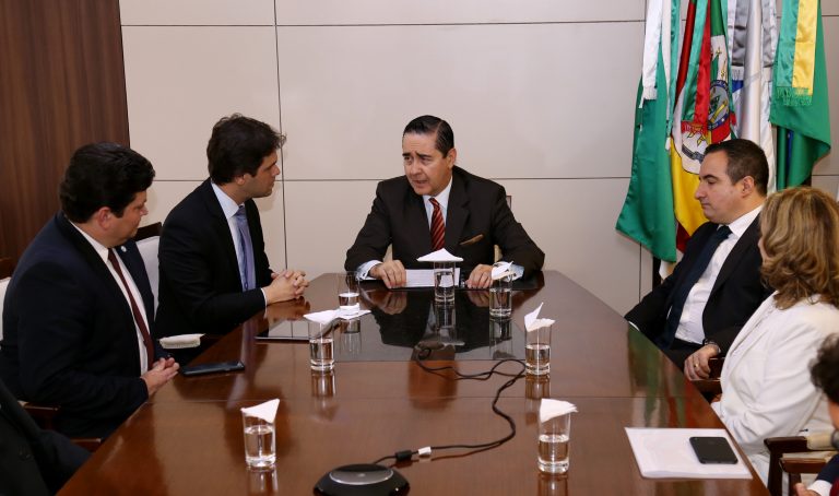 TRF4: Tribunal assina parceria com INSS para implantação do SEI (03/04/2019)