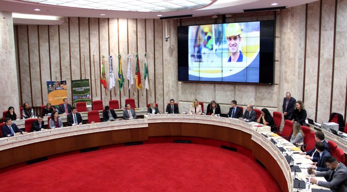 TRF4: Fórum Previdenciário do RS debate eficiência dos sistemas de pagamento bancário de precatórios e RPVs e atendimento do INSS (07/06/2019)