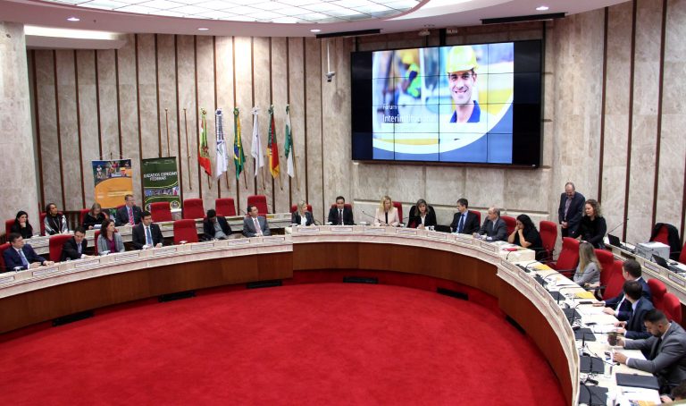 TRF4: Fórum Previdenciário do RS debate eficiência dos sistemas de pagamento bancário de precatórios e RPVs e atendimento do INSS (07/06/2019)