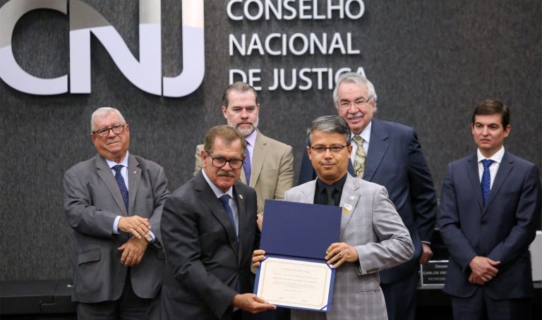 TRF4: Presidente do Tribunal recebe prêmio ‘Conciliar é Legal’ (19/02/2020)
