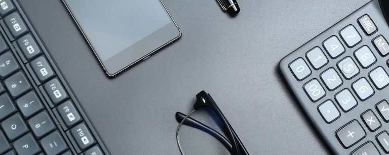 TST: Cláusula coletiva que autoriza virada de plantão de profissionais de saúde é inválida | Tribunal na Voz no Brasil