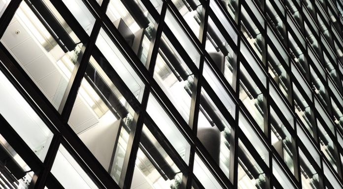 TST: Vendedor deve prestar depoimento sem a presença de representante da empresa