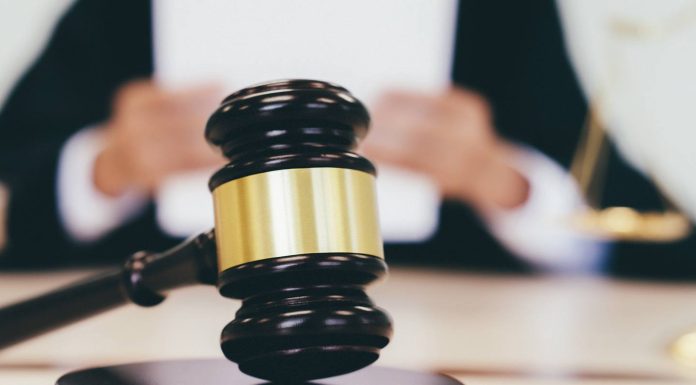 TST: Servente de limpeza receberá hora extra por causa de divisão de intervalo | Tribunal na Voz do Brasil