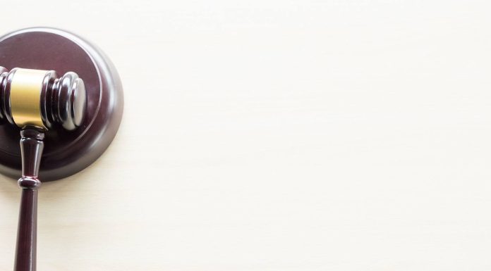 TST: Servente de limpeza receberá hora extra por causa de divisão de intervalo